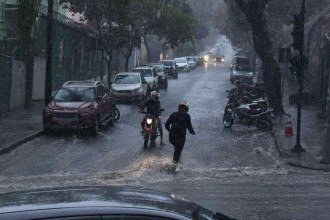 Como agir diante de enxurradas e outras situações causadas pelas chuvas