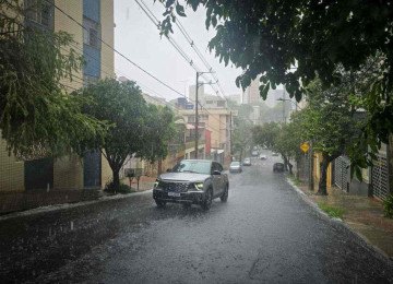 Belo Horizonte e outras 641 cidades de Minas Gerais estão sob alerta de chuvas intensas até sexta-feira (26/12) -  (crédito: Leandro Couri/EM/DA Press)