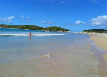   Tranquilidade e água cristalina são atrativos da Praia do Peró, em Cabo Frio     -  (crédito: Carlos Altman/EM)