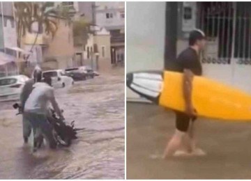 Nas imagens, o homem, deitado sobre a prancha na água, se levanta e anda pelo local -  (crédito: Redes sociais/Reprodução)