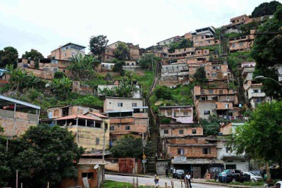 Áreas de encostas em BH, como o Bairro Taquaril, estão sob possibilidade de desabamento. autoridades apontam razões e transmitem alertas -  (crédito: Leandro Couri/EM/DA.Press)