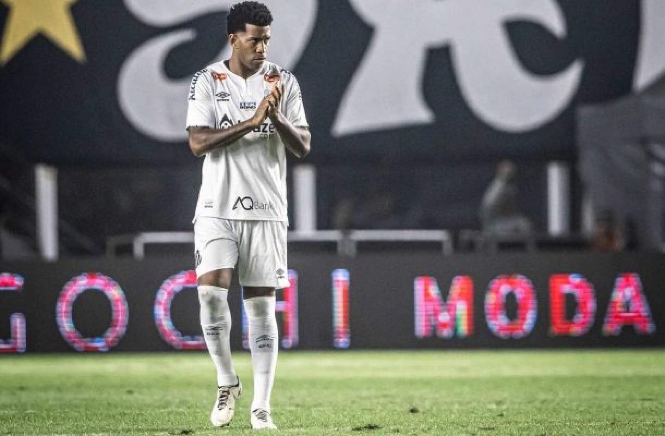 Gil recua em decisão sobre aposentadoria e acerta renovação com o Santos