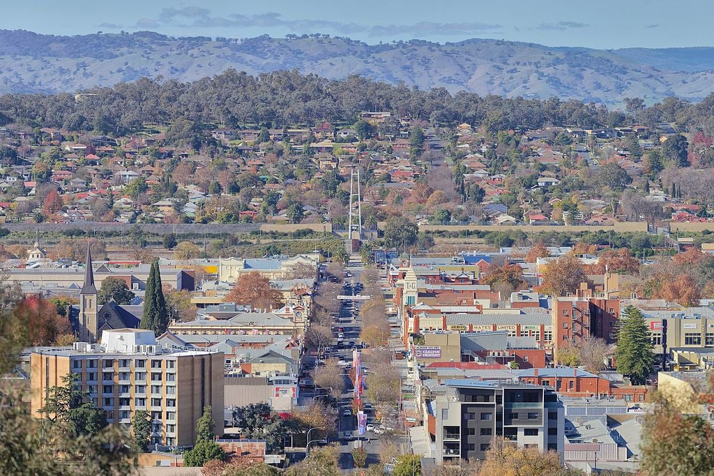 Localizada na fronteira de Nova Gales do Sul e Victoria, Albury é conhecida pelo Rio Murray, parques tranquilos e sua rica história. É um importante centro regional.

