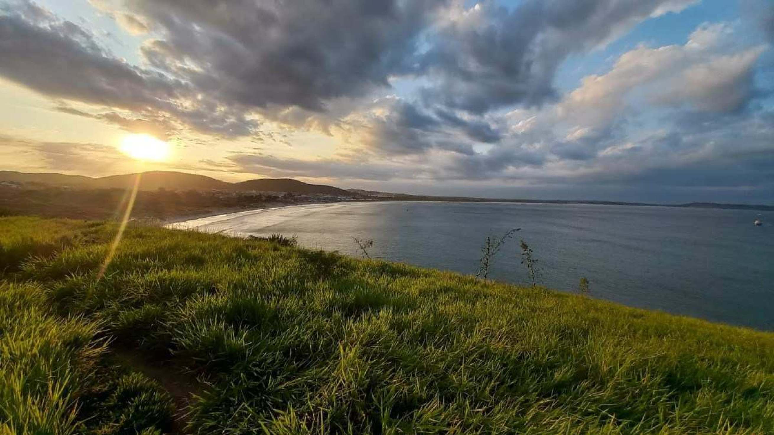 Aventure-se por trilhas sobre o Morro do Vigia e surpreenda-se com as paisagens vistas lá do alto  