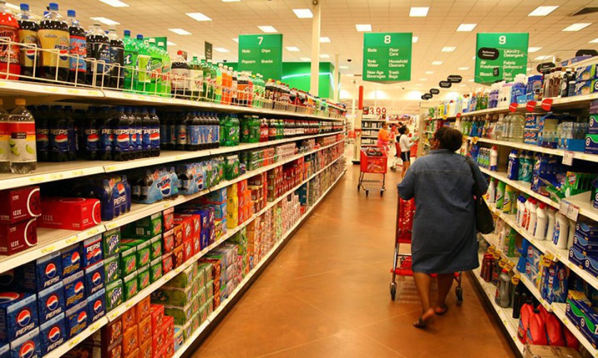 Marcas de refrigerante que fizeram sucesso nos anos 80 e 90 no Brasil sumiram das prateleiras e dos anúncios comerciais com o ar dos anos. 
 -  (crédito: Steve Wong - Flickr)