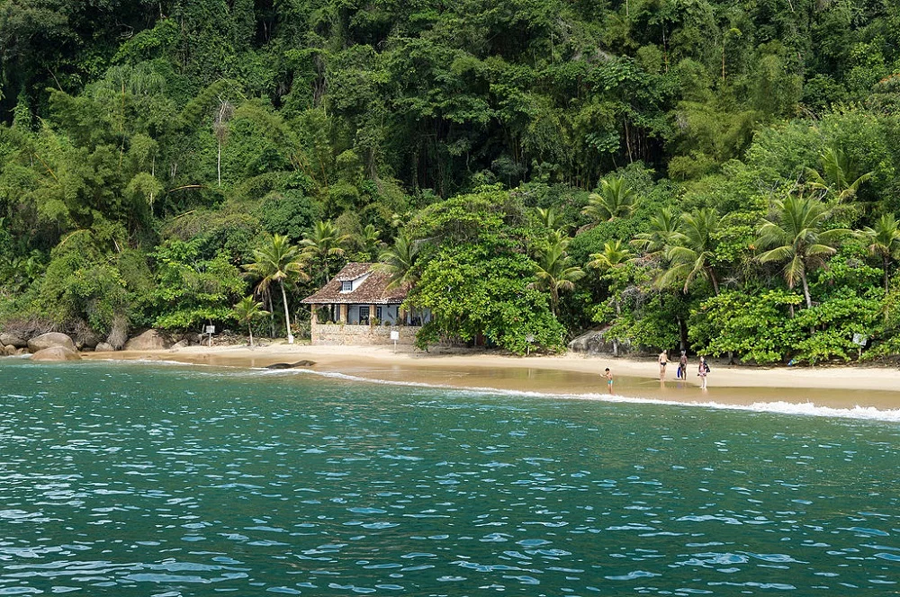 É que, além do Centro HIstórico, Paraty tem uma natureza exuberante, com belas praias e áreas verdes preservadas. A cidade também é  bastante procurada para ecoturismo. 