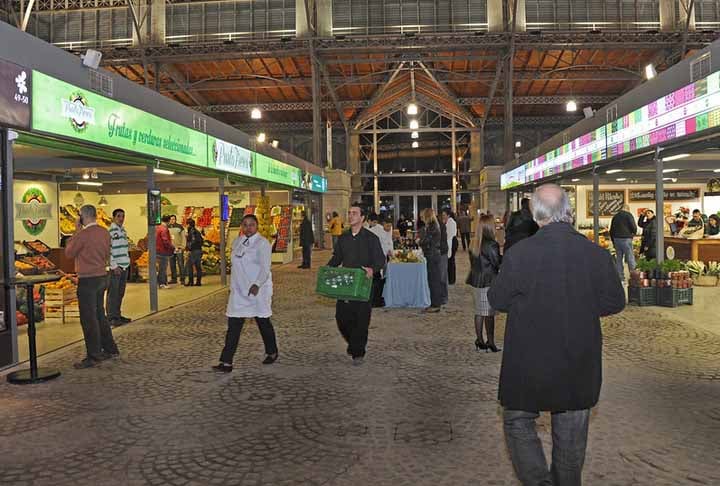 O Mercado Agrícola de Montevidéu – MAM reúne todos os sabores do Uruguai: temperos, doces, compotas, sorvetes, carnes e certamente frutas e verduras. O primeiro centro de varejo especializado na venda de alimentos não perecíveis, frescos, nativos, com a identidade Uruguaia fortemente marcada.