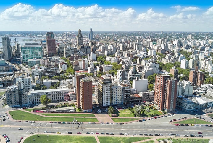 O Uruguai também ficou conhecido por ser pioneiro em medidas relacionadas aos direitos civis e à democratização da sociedade. Em 1907, foi o primeiro país a legalizar o divórcio e, em 1932, o segundo país da América a conceder às mulheres o direito a voto.