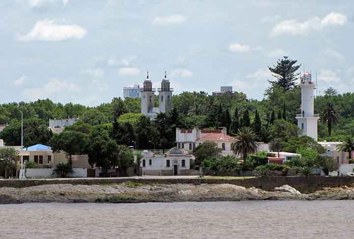 Colônia do Sacramento é uma cidade do Uruguai, capital do departamento de Colônia, que foi fundada em 22 de janeiro de 1680 por Manuel Lobo, então Governador da Capitania Real do Rio de Janeiro, a mando do Império Português no século XVII. A área onde localiza-se a fundação portuguesa faz parte do Centro Histórico, reconhecido pela UNESCO como Patrimônio da Humanidade.