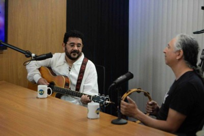 Renilson Resende e Kiko Lopes, da banda cover Legião II, participam do podcast 'Pod ou não Pode', do Portal Uai -  (crédito: Túlio Santos/EM/D.A Press)