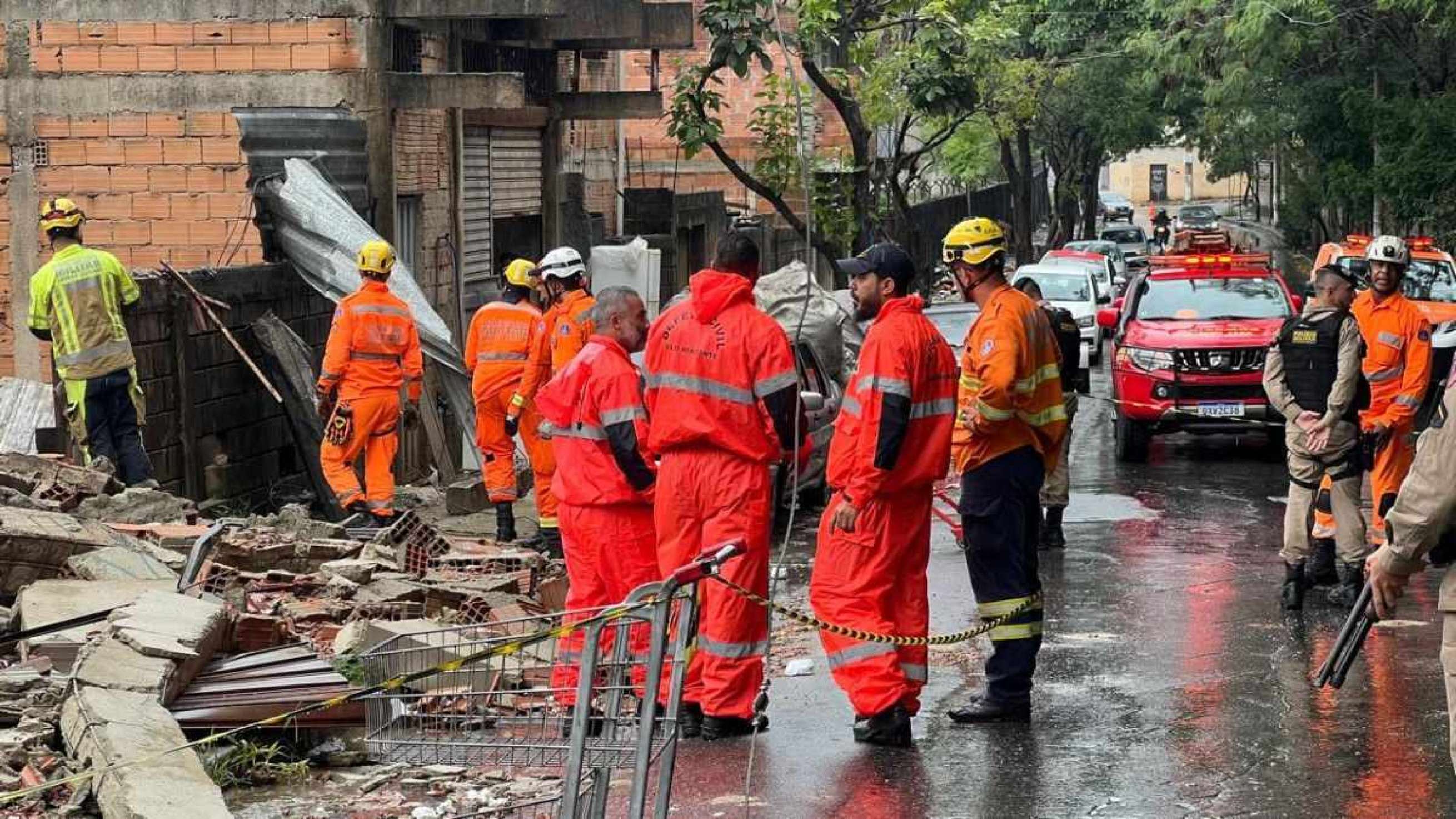 Casa que caiu no São Gabriel tinha dois andares e estava em obras