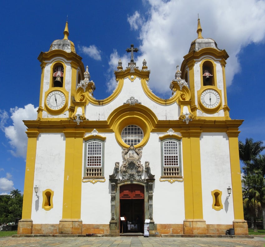 Tiradentes hoje é patrimônio histórico nacional tendo suas casas, lampiões, igrejas e monumentos recuperados .A Matriz de Santo Antônio, de 1710, é a segunda igreja com mais ouro do Brasil, só perdendo para a Igreja de São Francisco da Penitência, em Salvador. 