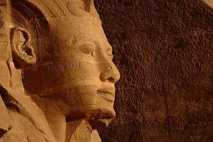 Conhecido como “Ramsés II, o Grande”, o monarca é uma das figuras mais importantes da dinastia egípcia ao ter governado o país pelo maior período do Império Novo, que antecedeu a ocupação romana no local.