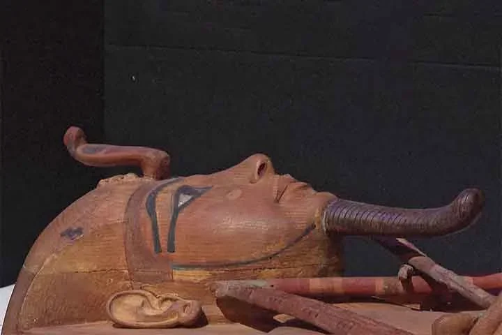 Finalmente, em 1258 aC, Ramsés se ofereceu para assinar e cumprir um dos primeiros grandes tratados de paz da história com os hititas. Isso fez dele o primeiro governante do mundo a assinar um tratado de paz. 