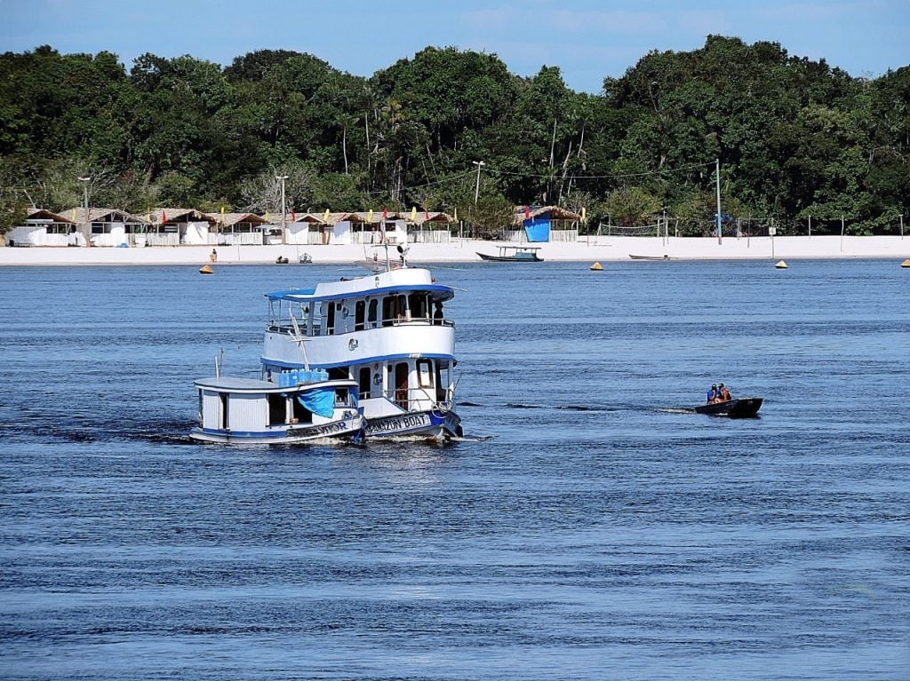 AMAZONAS - Se deve à bravura de indígenas de uma tribo que guerreou contra o explorador espanhol Francisco de Orellana em 1541. Elas foram comparadas às amazonas, mulheres guerreiras da lenda grega. 