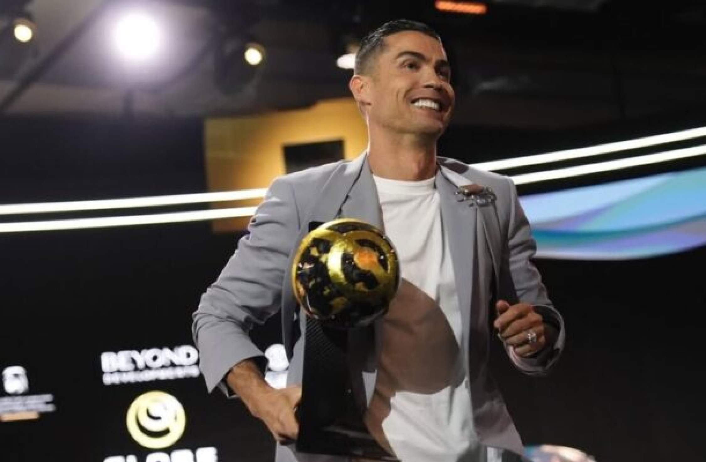 Georgina se declara para Cristiano Ronaldo após premiação