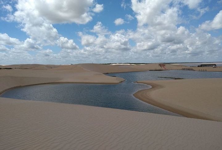 Antigamente uma pequena vila de pescadores, a regiÃ£o se transformou em um importante destino turÃ­stico internacional, conhecida por suas praias deslumbrantes, dunas e lagoas.