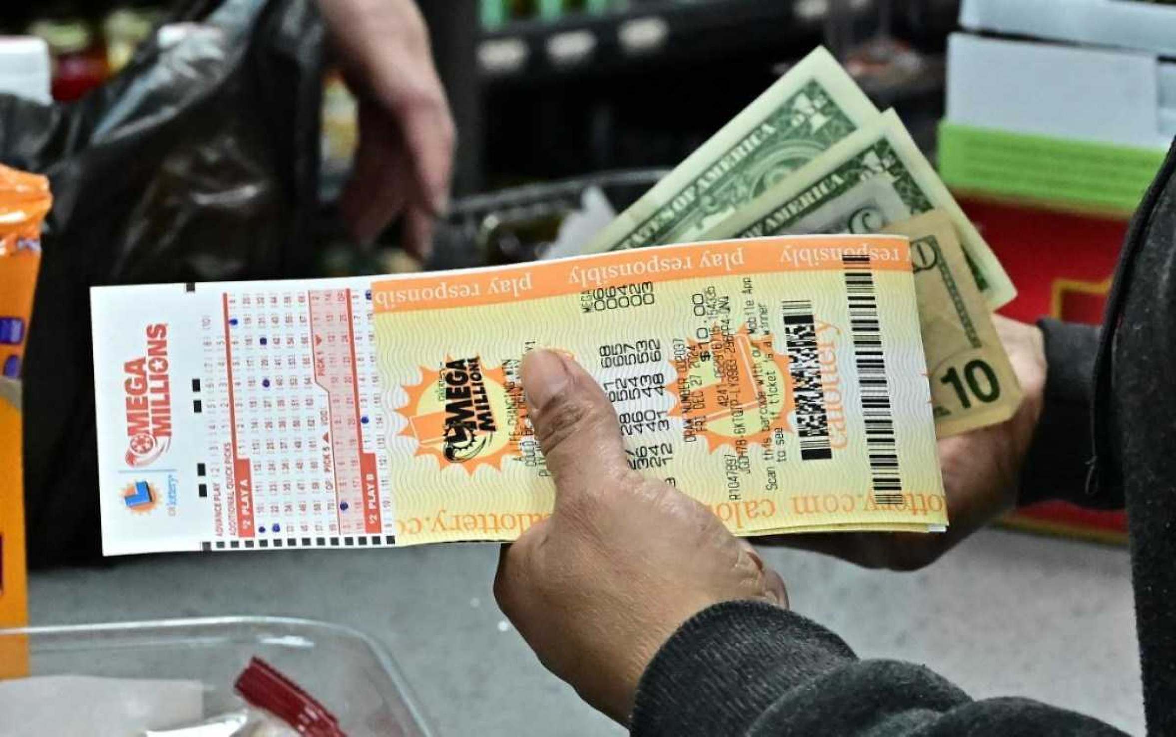 Sorteio de loteria dos EUA recompensa vencedor com mais de R$ 7, 5 bilhões 