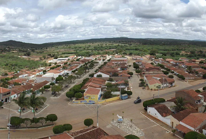 ZabelÃª (ParaÃ­ba) -  Cidade com 2.000 habitantes numa Ã¡rea de 109 kmÂ², a 632m de altitude e 270 km de distÃ¢ncia da capital JoÃ£o Pessoa. 