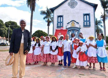 Em Couto de Magalhães de Minas, gerações vão se sucedendo nas Pastorinhas do Deserto, grupo formado há mais de 100 anos e durante décadas comandado por dona Dina, falecida recentemente aos 89 anos -  (crédito: Prefeitura de Couto de Magalhães/Divulgação)