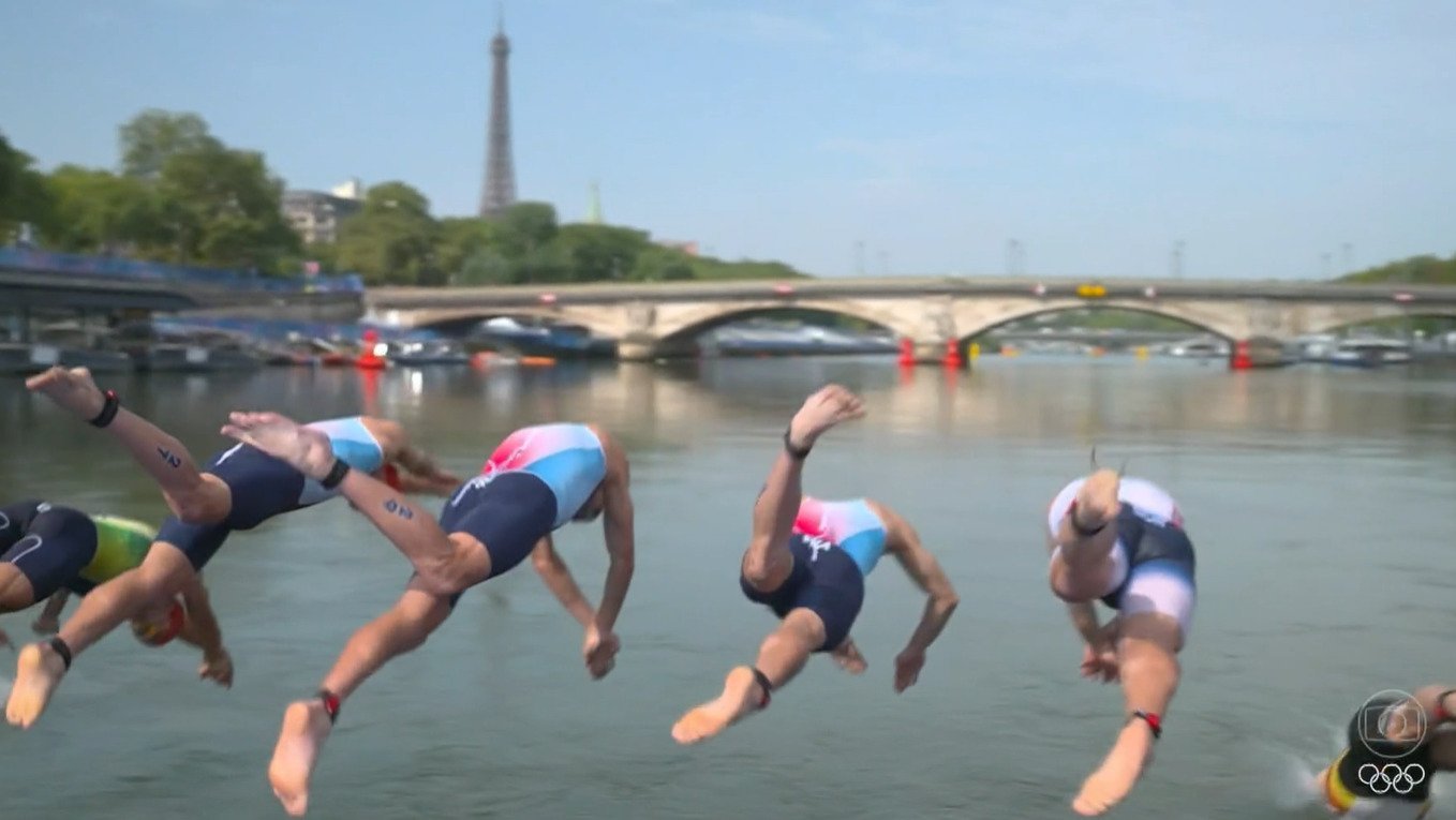 Nas Olimpíadas deste ano em Paris , o Sena foi local de algumas provas e alvo de queixas por causa da poluição. A competição de triatlo, por exemplo, chegou a ser adiada por causa da má qualidade da água. A informação foi de que a chuva levou esgoto para o rio. Quando o tempo firmou, os atletas puderam entrar nas águas para participar das provas. 