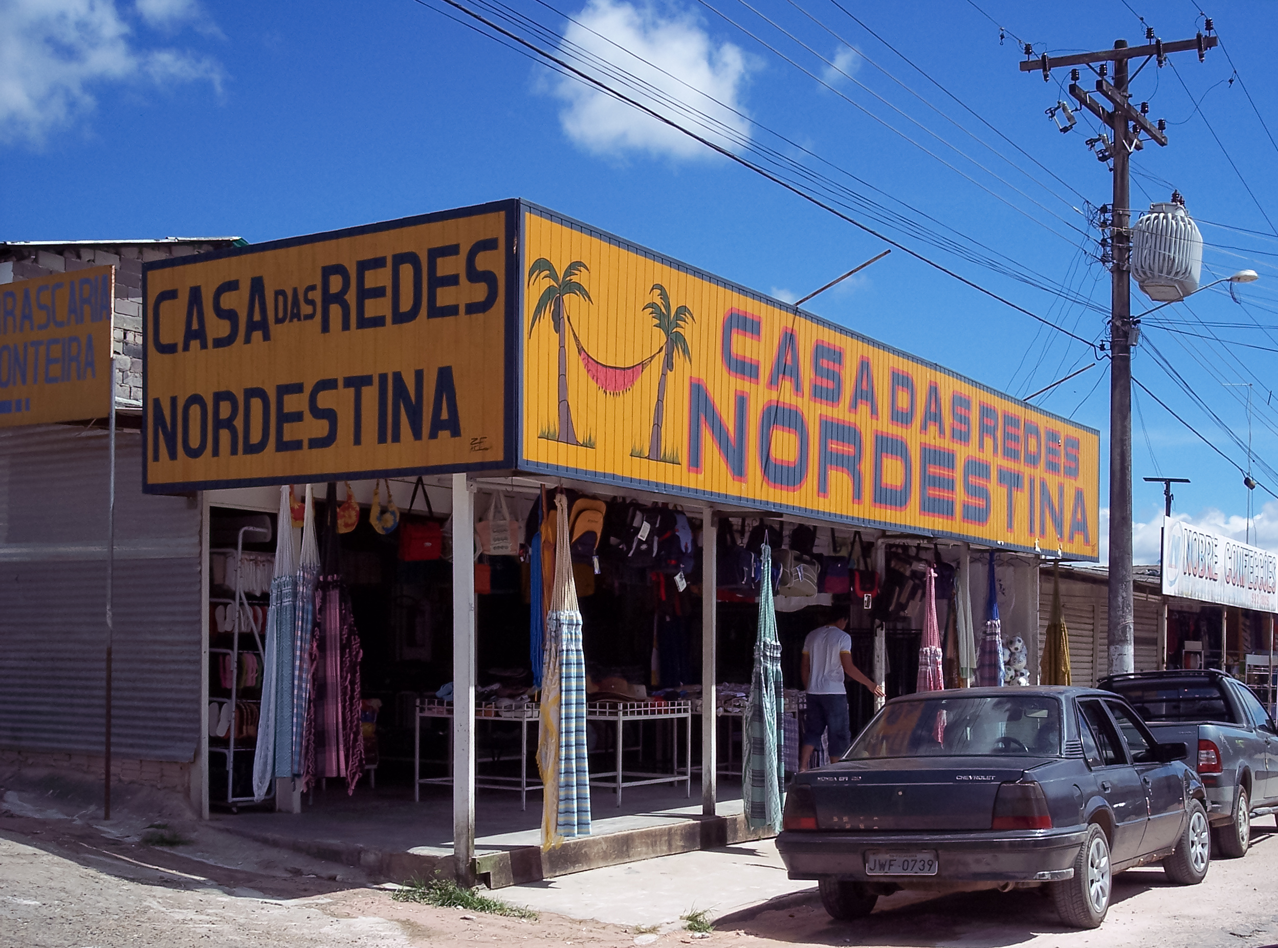Também não podem naqueles que exijam desmatamento de Mata Atlântica primária ou secundária, em estágio médio ou avançado de regeneração. Além disso, os terrenos não podem ser predominantemente cársticos, que apresentem cavernas, sumidouros ou rios subterrâneos.
