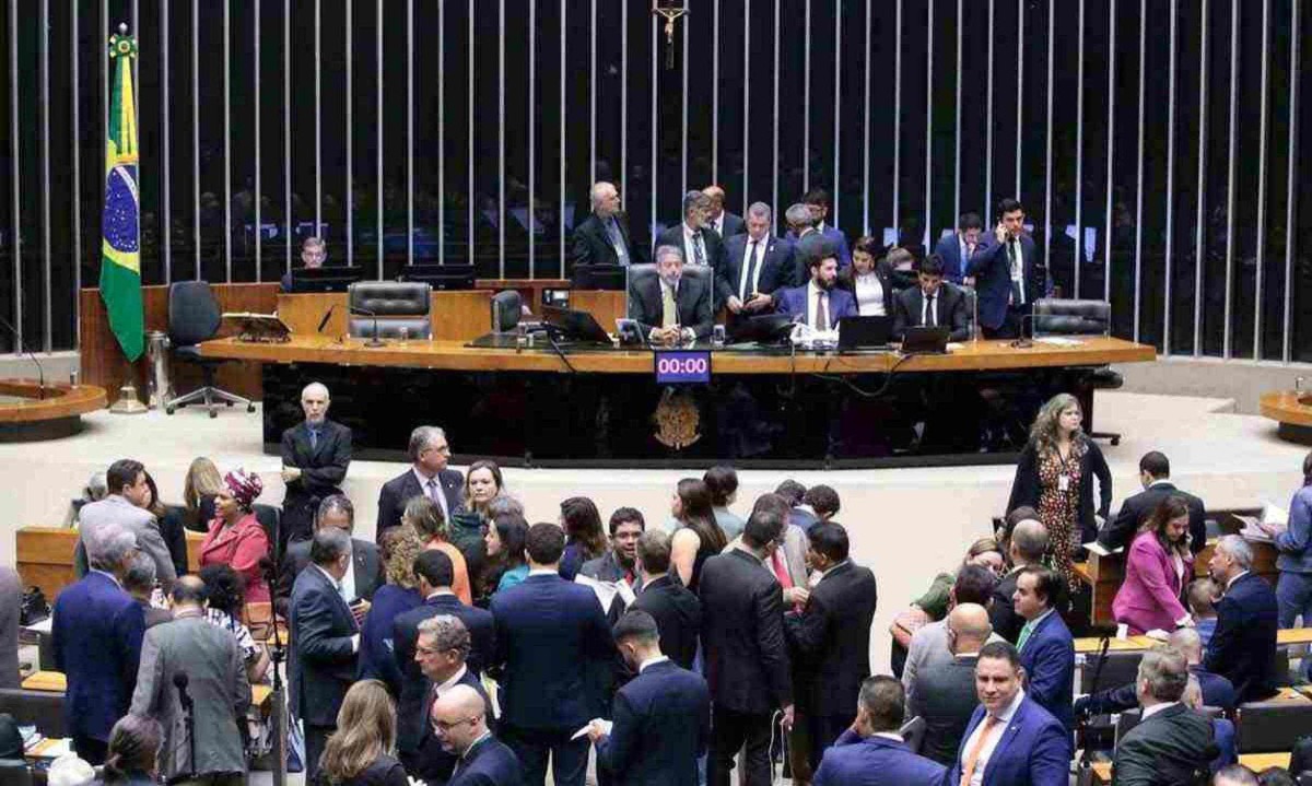 A cada ano, os políticos dão mais atenção à disseminação dos seus trabalhos entre os eleitores, principalmente a partir das redes  sociais



 -  (crédito: Bruno Spada/Câmara dos Deputados)