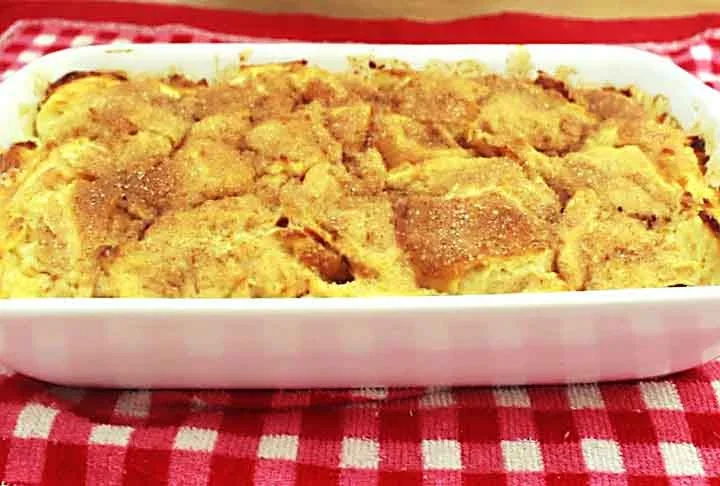 Rabanada é um doce de pão de trigo (pão-de-forma, baguete ou outro) em fatias que, depois de molhadas em leite, vinho ou calda de açúcar, são passadas por ovos e fritas ou assadas.