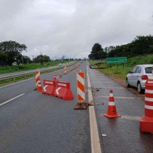 A BR-135, na altura de Curvelo, é uma das rodovias que está parcialmente bloqueada -  (crédito: ECO 135)