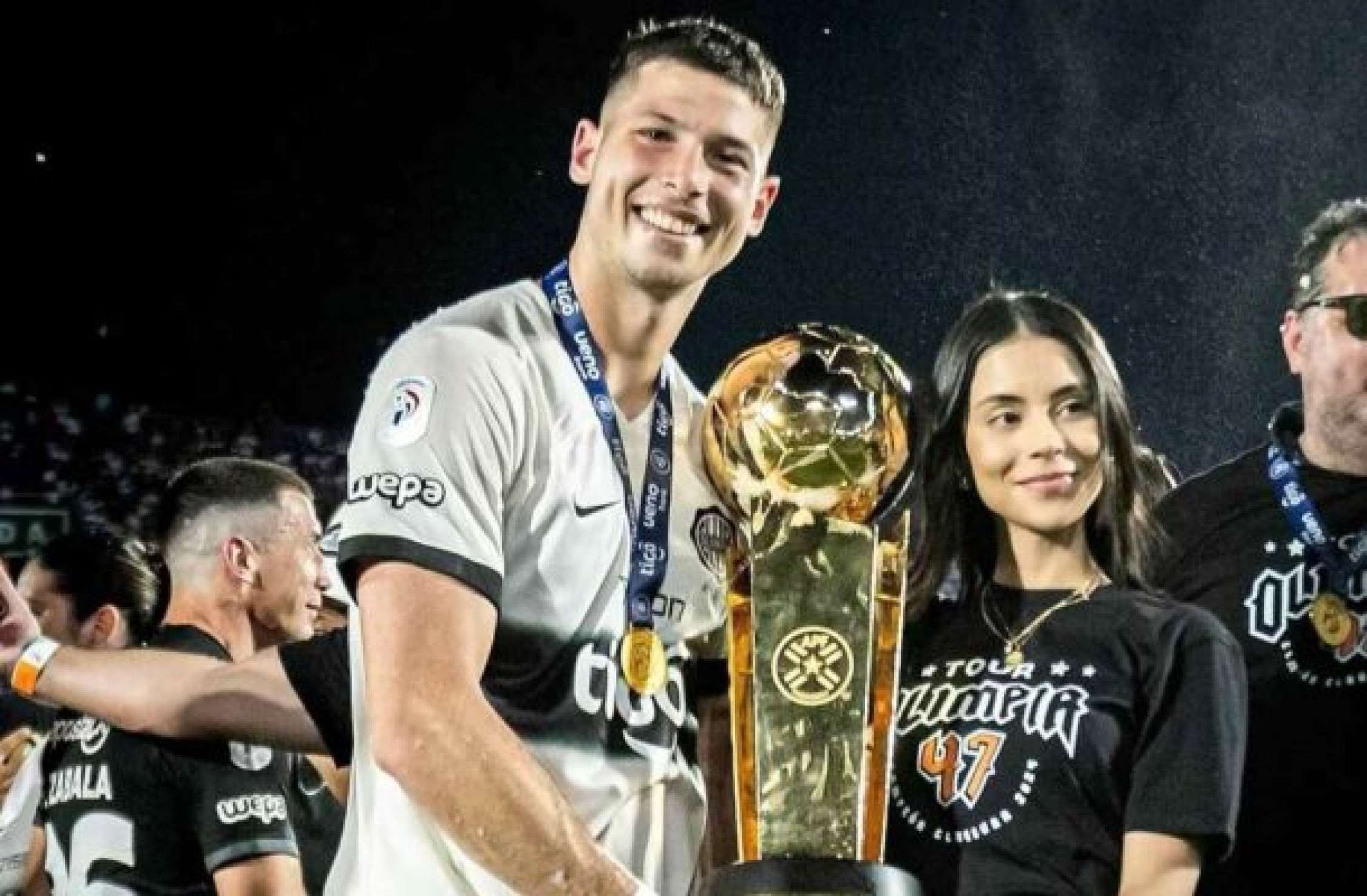 Olímpia se despede de Capasso, que volta ao Vasco