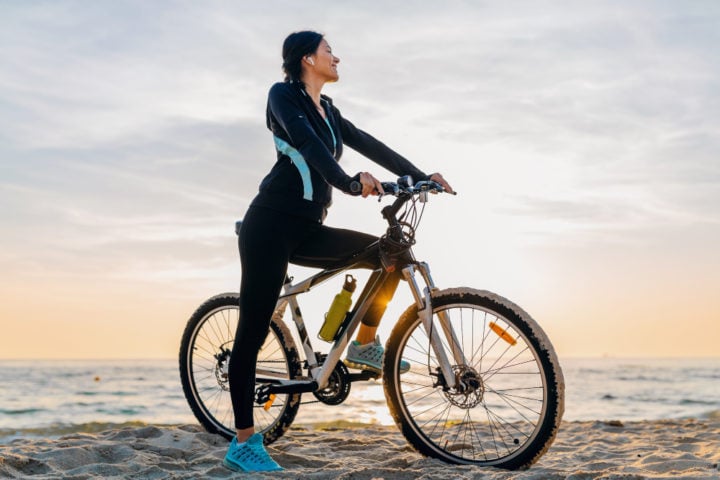 Para além do esporte e da locomoção, a bicicleta se tornou um símbolo de liberdade por causa da sensação de vento no rosto e a autonomia de ir aonde se quer, quando se quer.