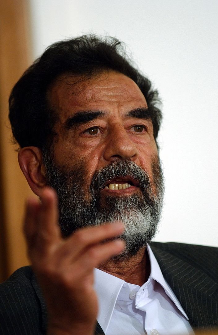 1) Banco Central do Iraque (Bagdá, Iraque) - Em 18/3/2003, antes do bombardeio americano, Qusay Hussein,  chefe das Forças de Segurança e filho do ditador Saddam Hussein (foto), foi ao banco com um documento assinado pelo pai que autorizava a retirada de US$ 1 bilhão. Foi roubo, mas ninguém se atreveu a negar.