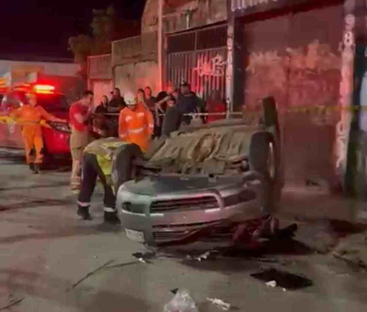 Até o momento, não há informações sobre o que causou o acidente que resultou em capotamento na marginal do Anel Rodoviário, em BH -  (crédito: Polícia Militar Rodoviária de Minas Gerais / Divulgação)