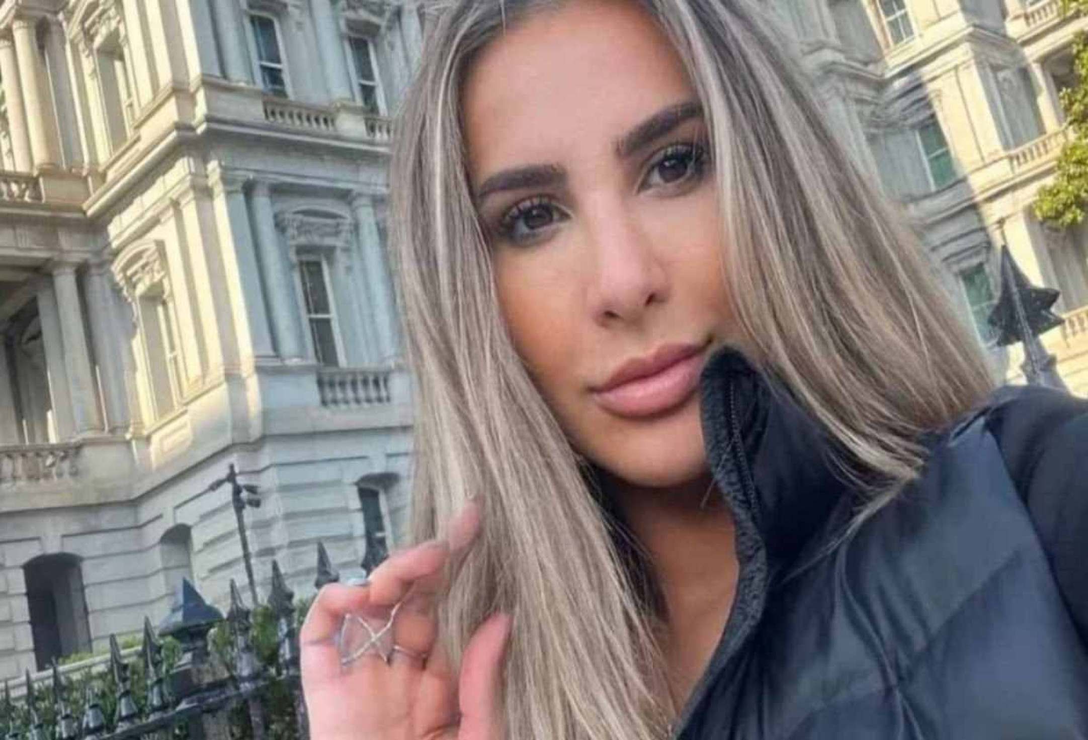 Influenciadora digital Emma Spinner, de 31 anos, indiciada por diversos crimes virtuais, foi presa na BR-262  