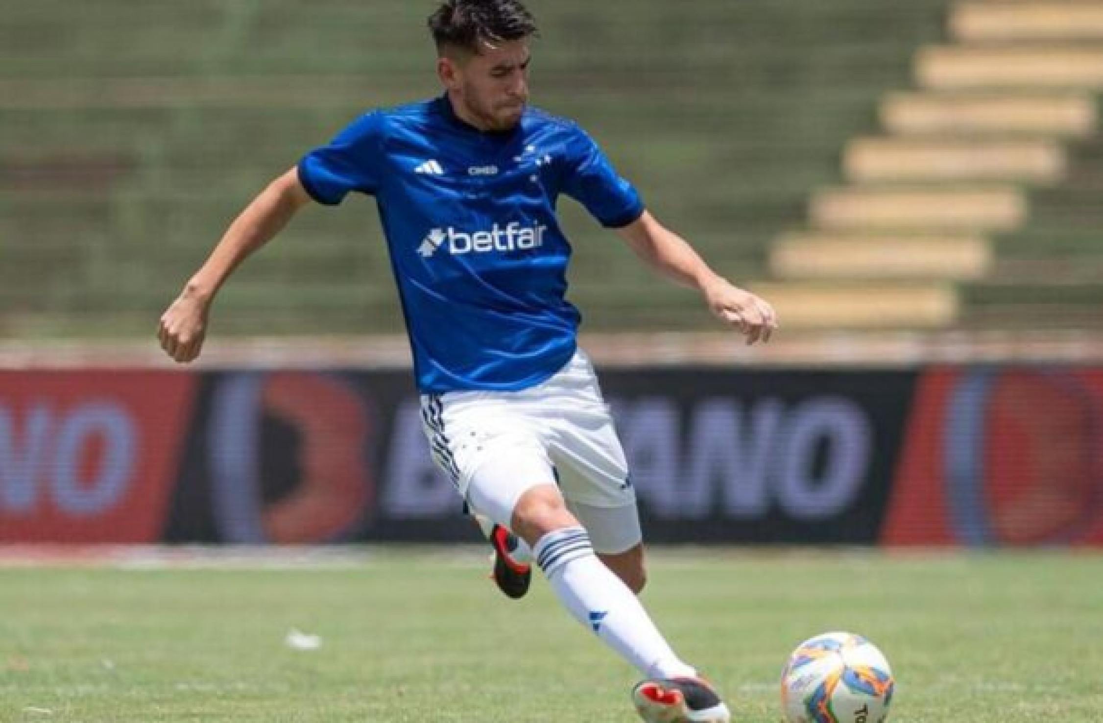 Cruzeiro acerta a permanência de Villalba por mais dois anos