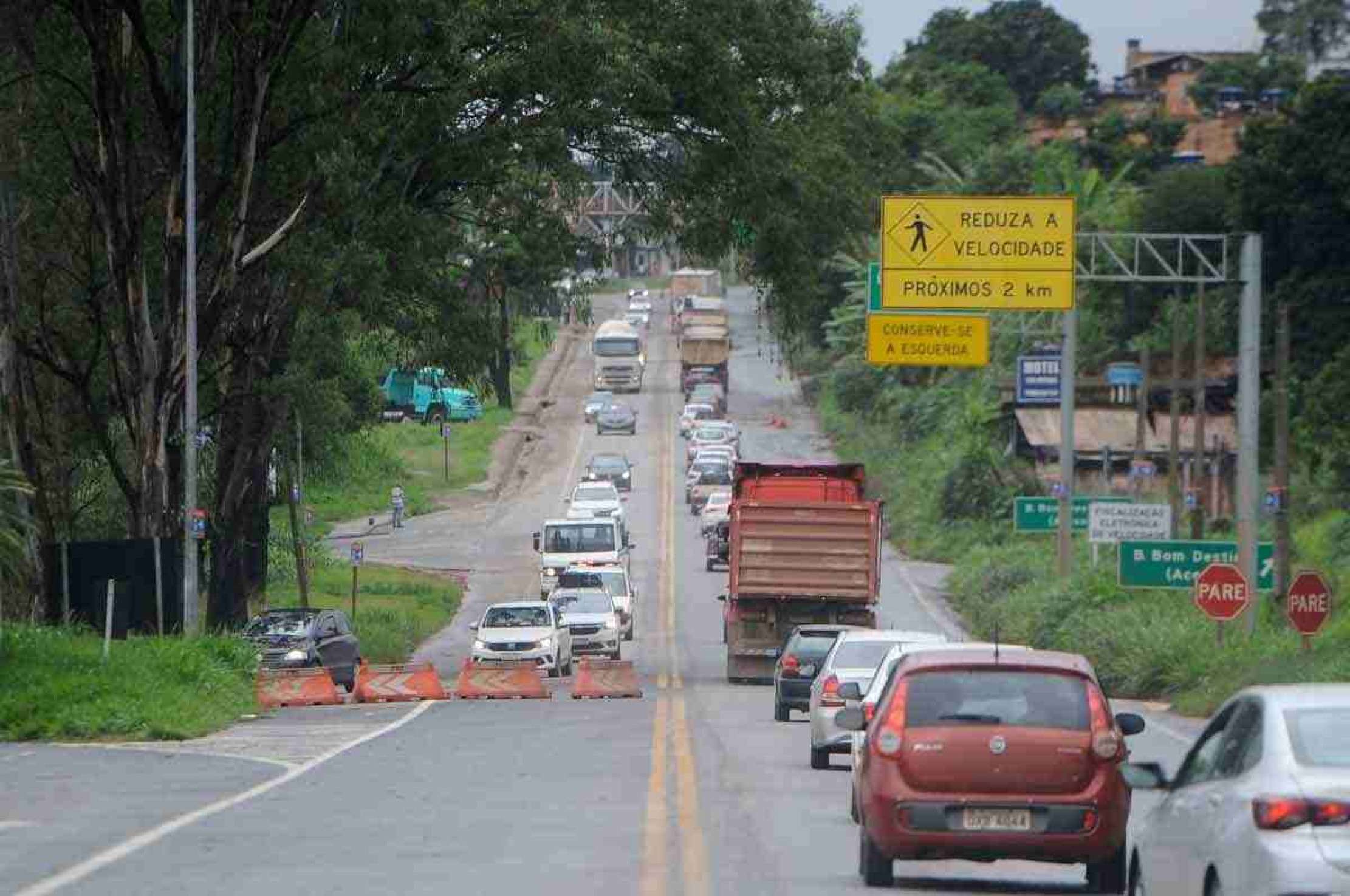 Viajante enfrenta interdições e fluxo intenso em Minas