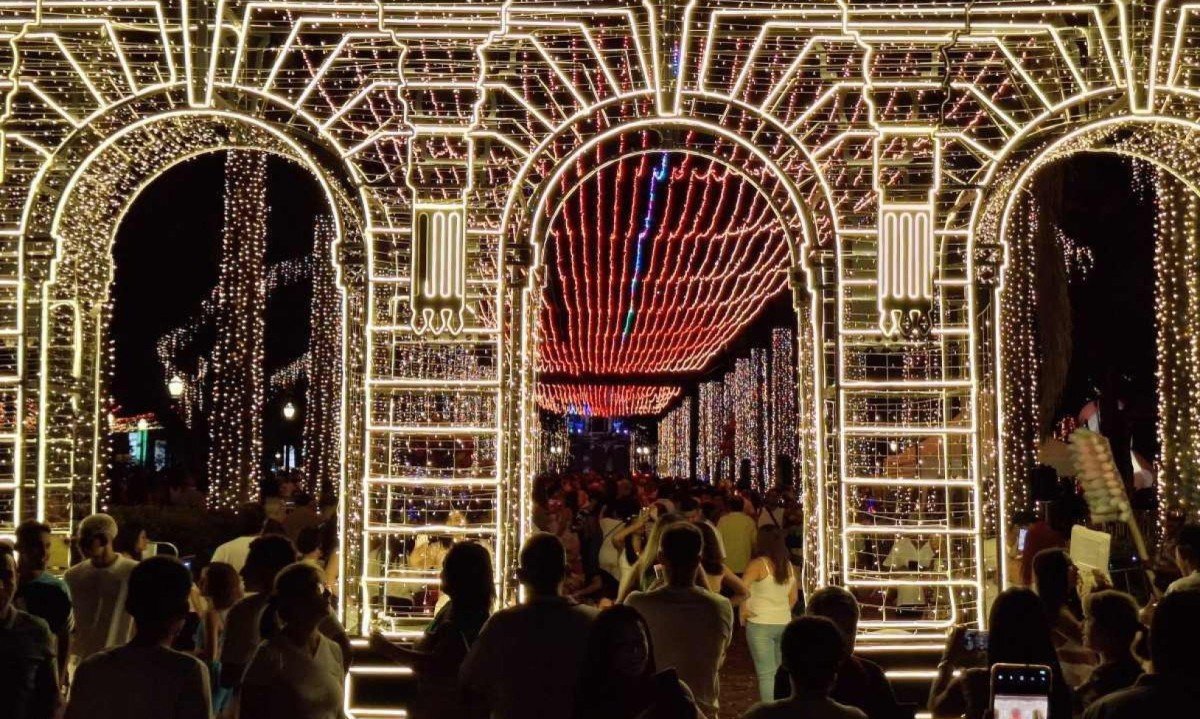 Milhares de pessoas celebram o réveillon na Praça da Liberdade -  (crédito: Marcos Vieira/EM/D.A Press)