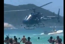 Vídeo: policial em helicóptero deixa fuzil cair no mar e banhista devolve