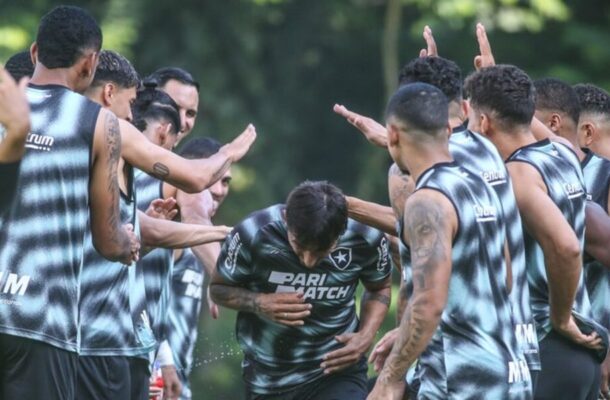 Nove dias depois, o Botafogo anunciava outro reforço: o lateral-direito Suárez, ex-Getafe (ESP). O Lenhador chegaria para ser o titular de uma posição crítica em 2023 - Foto: Vitor Silva/Botafogo 