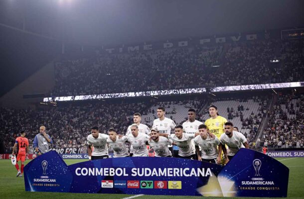 Já na partida seguinte, a primeira vitória na Copa Sul-Americana. O Timão goleia o Nacional-PAR por 4 a 0, com show de Yuri Alberto e vence a primeira na competição continental. - Foto: Rodrigo Coca/Agência Corinthians