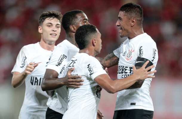 MAIO - Pela Copa do Brasil, Corinthians tem pela frente o América-RN na terceira fase. Com uma vitória fora de casa (2 a 1) e outra na Neo Química Arena ( 2 a 1), Timão avança para as oitavas de final da competição. O adversário seria o Grêmio. - Foto: Rodrigo Coca/Agência Corinthians