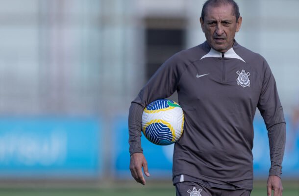 Com uma arrancada impressionante, diretoria confirma Ramón Díaz como treinador do Corinthians em 2025. Treinador chegou a ser contestado, mas conseguiu respaldo dos jogadores e dos nomes fortes do clube para permanecer - Foto: Rodrigo Coca/Agência Corinthians