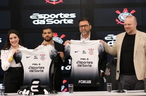 Corinthians acerta com a Esportes da Sorte para ser sua nova patrocinadora mÃ¡ster. Casa de apostas assume apÃ³s a rescisÃ£o de contrato com a VaideBet. - Foto: JosÃ© Manoel Idalgo/AgÃªncia Corinthians