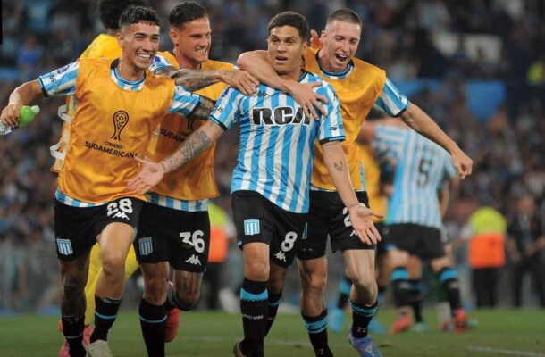 Em Avellaneda, Corinthians até sai na frente, mas toma a virada do Racing-ARG e é eliminado da Copa Sul-Americana. Ramón Díaz começa a sentir pressão pelas eliminações nas Copas. - Foto: Divulgação/Racing