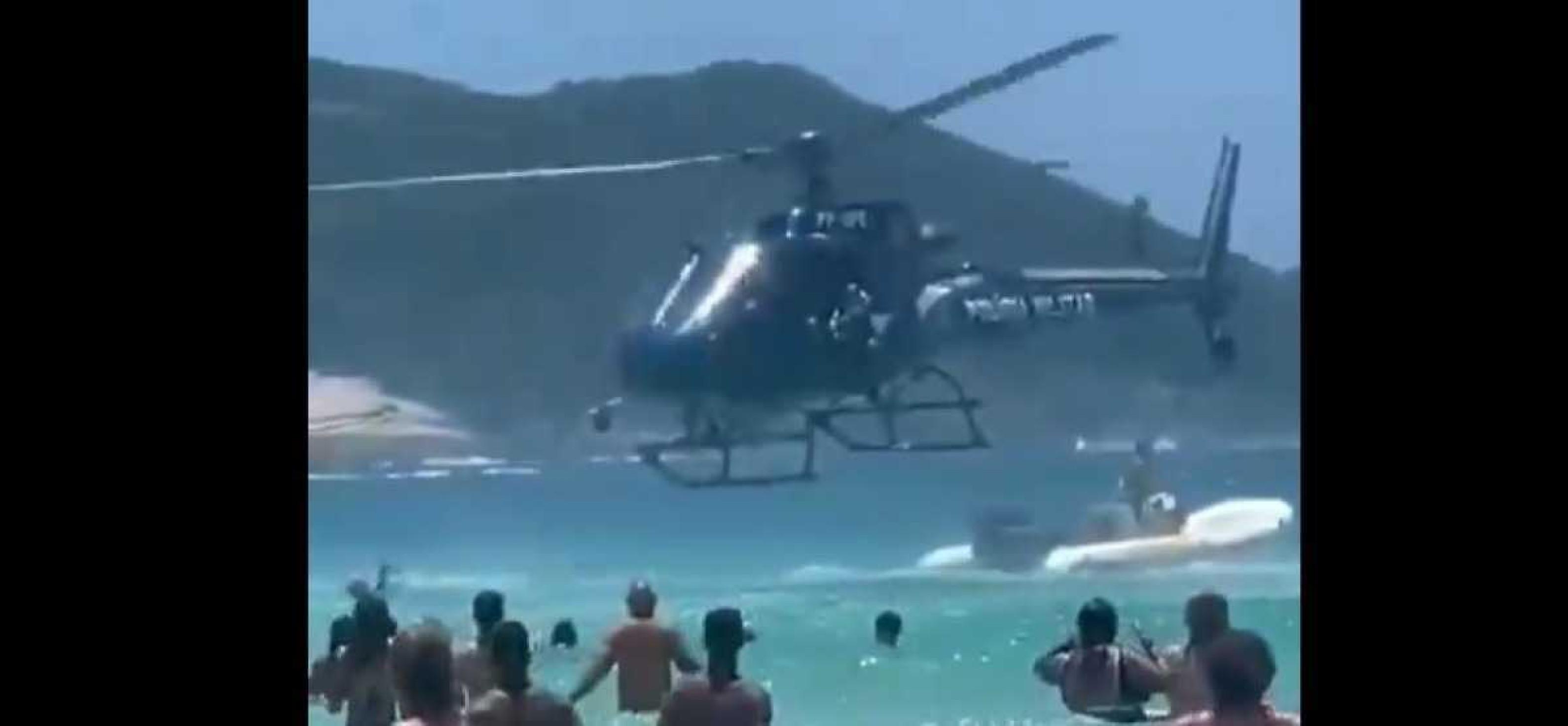 Vídeo: policial em helicóptero deixa fuzil cair no mar e banhista devolve