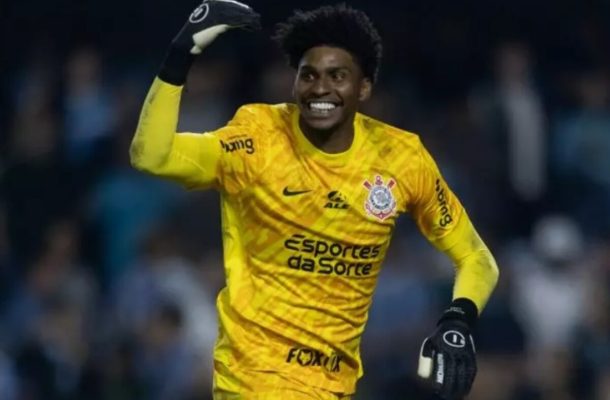 Após uma longa novela,  o Corinthians, enfim, pagou o Flamengo e acertou em definitivo a transferência do goleiro Hugo Souza. O Timão teve uma ajuda da patrocinadora Esportes da Sorte para concretizar a contratação do arqueiro. - Foto: Rodrigo Coca/Agência Corinthians