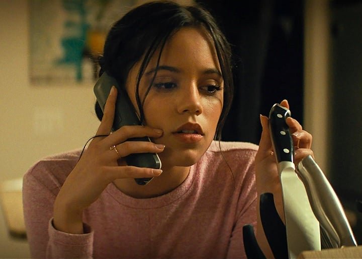 Jenna Ortega: Com apenas 22 anos, a atriz já esteve envolvida em cerca de 40 projetos. Mais recentemente, ela ganhou destaque ao estrelar os filmes “Terror no Estúdio 666” (2022), “X – A Marca da Morte” (2022) e “Pânico VI” (2023).