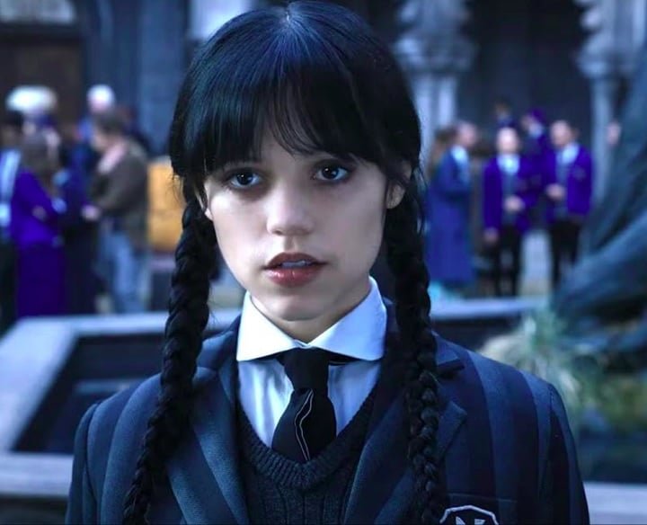 Ortega ganhou ainda mais projeção no mundo todo graças à série “Wandinha”, da Netflix. Além disso, ela é destaque na sequência do clássico “Os Fantasmas se Divertem”.