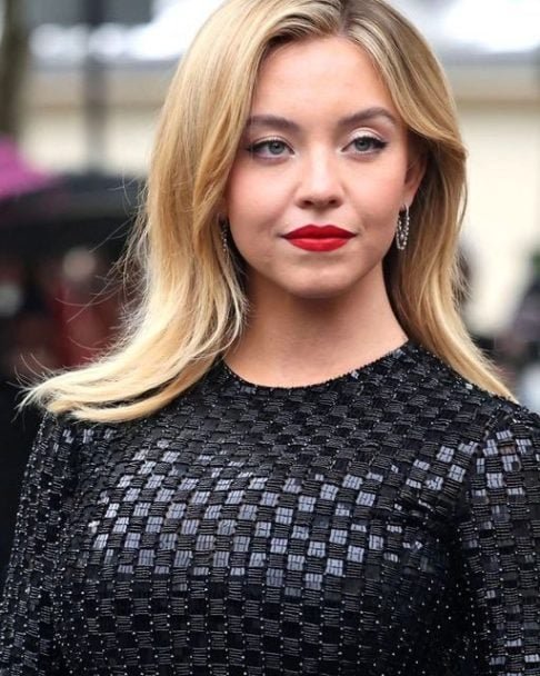Sydney Sweeney: A atriz começou a aparecer para Hollywood em 2018, ao atuar nas séries “O Conto de Aia” e 