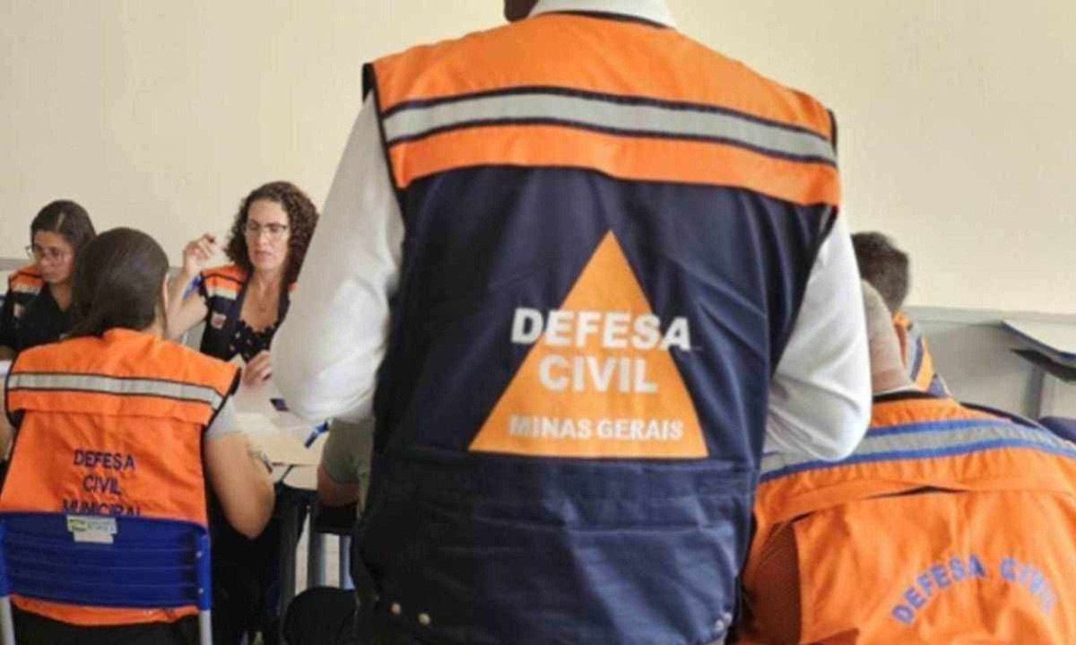 Segundo a Defesa Civil de Minas Gerais, a mulher havia ido pescar quando foi arrastada por tromba d'água -  (crédito: Agência Minas)